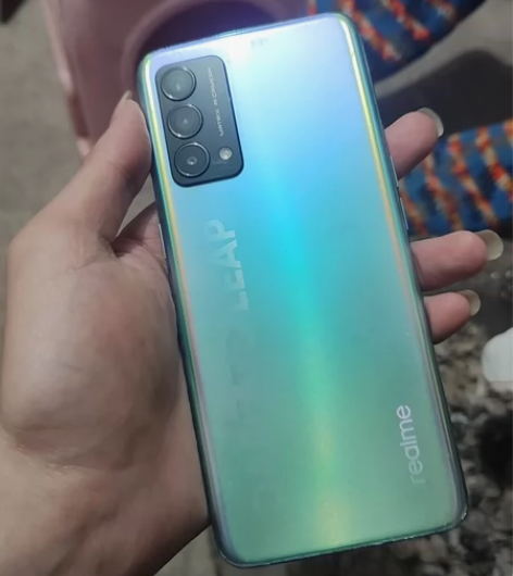 真我q3狂欢板12+256 换过外屏，指纹...