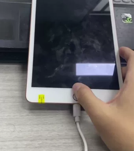 苹果 iPad mini5 国行64 标价...