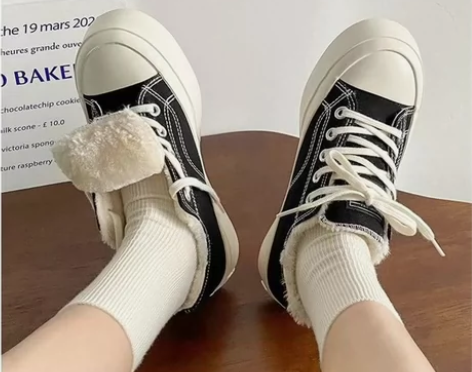 啄木鸟加绒帆布鞋女可爱圆头小白鞋2023秋...