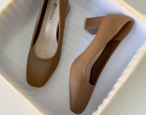 单鞋女2024新款春秋软皮复古方头7CM粗...