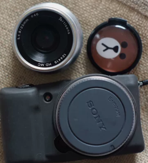 自用索尼a5000黑色 单机身 屏幕有划痕...