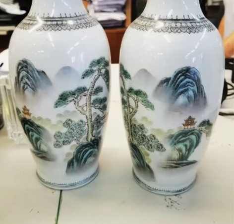 意大利回流景德镇手绘粉彩山水画花瓶一对36...