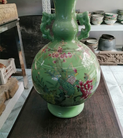 八十年代出口创绘景德镇花瓶，全美品相，品相...