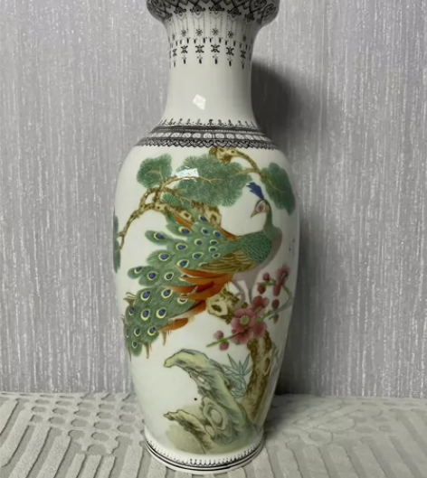 六七十年的景德镇手绘孔雀花瓶，全品无伤无残...
