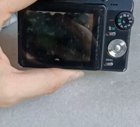 爱国者v890配件机通电开机 屏幕亮屏幕破...