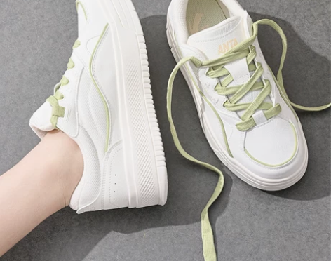 安踏女鞋板鞋女款2024新款品牌正品小白鞋...