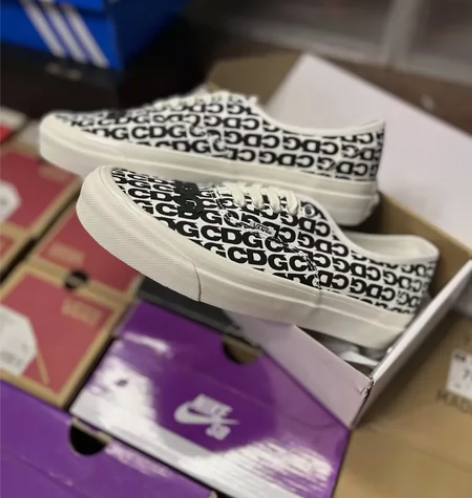 亏本特价 包邮 Vans CDG联名低帮板...