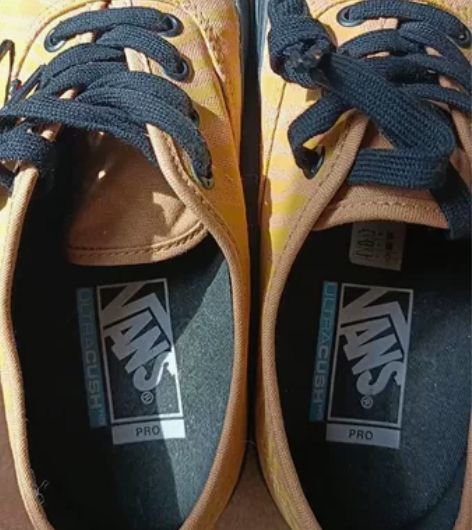 淘宝购入万斯板鞋38码仅试穿 感兴趣的话点...