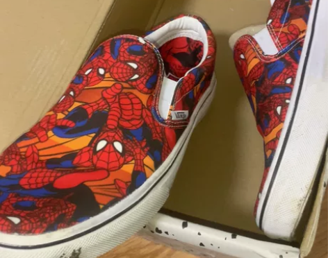 42万斯漫威联名  需要的来拍  轻微穿着...