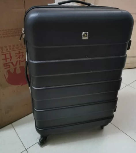 品牌：爱华仕/28寸/行李箱 买了出去旅游...