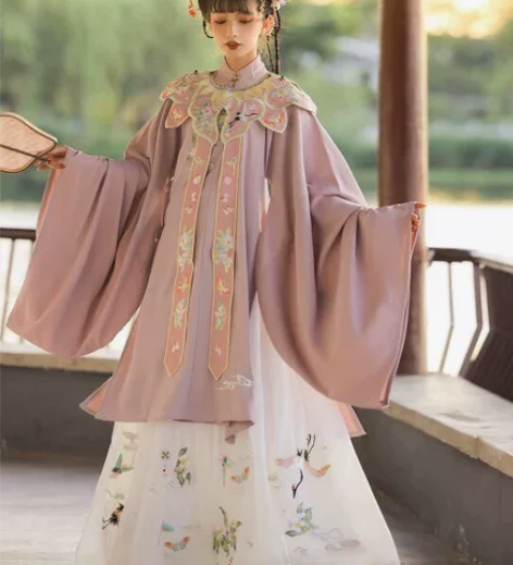 是之前喜欢时买的，包装盒吊牌都在绝对正版，...