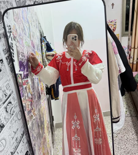 出一套古装吊牌都没摘 感兴趣的话点“我想要...