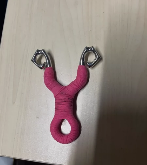买来是裸弓，没新的吸汗带了，缠的旧的，弓就...