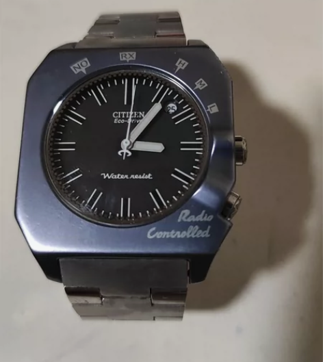 西铁城光动能手表。不知怎么停了，表壳表面很...