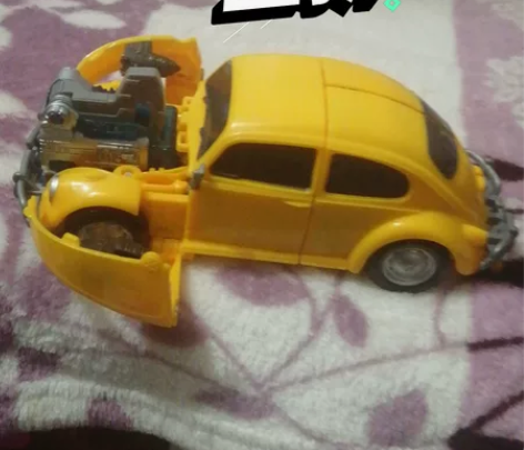 正品变形金刚甲壳虫大黄蜂是加大号的88元。...