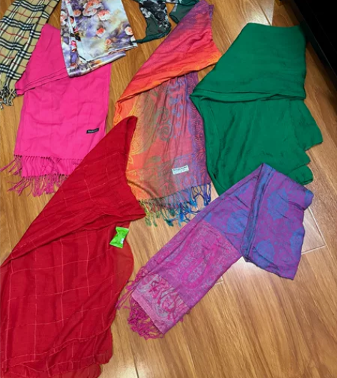 8条闲置围巾(丝巾)一起出，60元 喜欢旅...