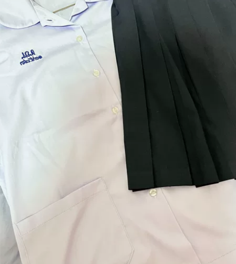 泰国校服L一套 只拍毕业照穿过 状态如图二...