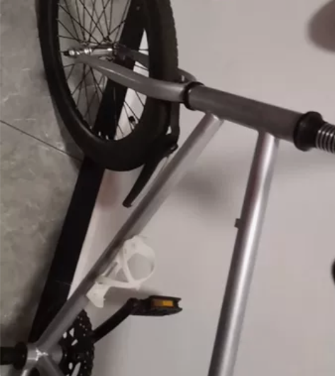 刚买不久的活飞，加高了车把，倒蹬是刹车，身...