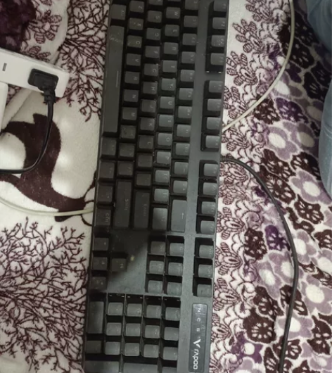 雷柏v500pro自用成色如图 感兴趣的话...