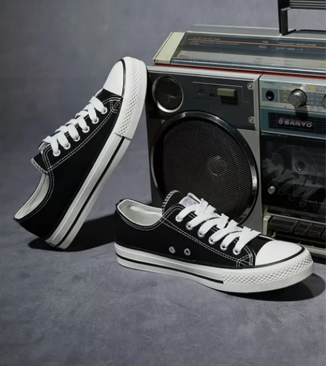 回力板鞋 男款，25.5码。??几乎全新W...