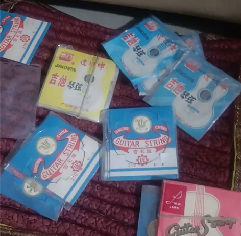 看包装哈！八几年的老吉他弦。买来备用的。吉...