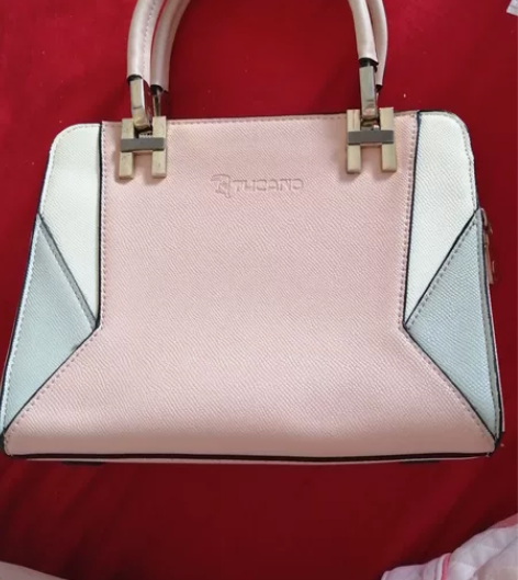 啄木鸟手提包 专柜购入，金属扣有点轻微褪色...