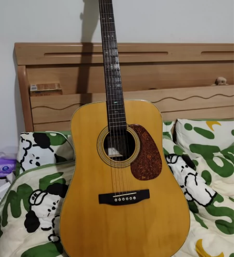 【吉他】 ??两年前也是在闲鱼500元买的...