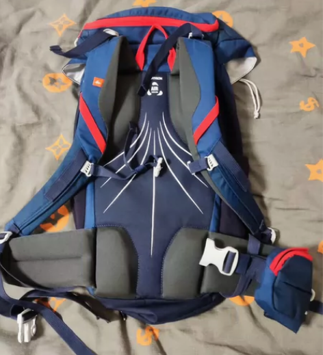迪卡侬登山包 30L 官方好像已经停产了背...