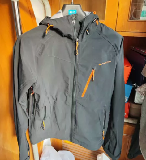 迪卡侬mh500，老款黑色s码。就户外穿过...