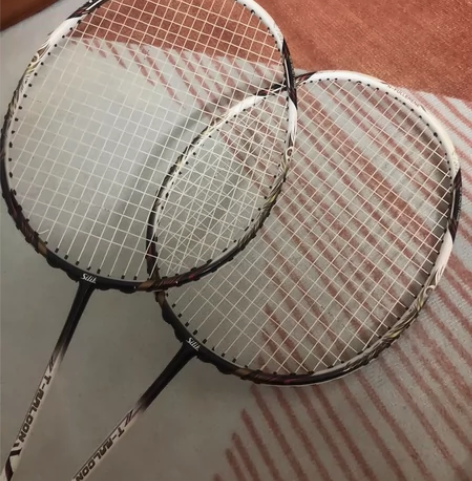 羽毛球拍，顶部有磨损 手胶都有换过，单支1...