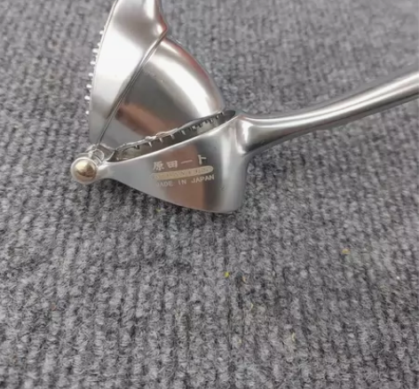 【大捡漏】日本原装升级锌合金压蒜泥神器家用...