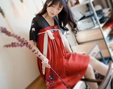 徐娇织羽集，归去来，汉元素，齐胸连衣裙。 ...