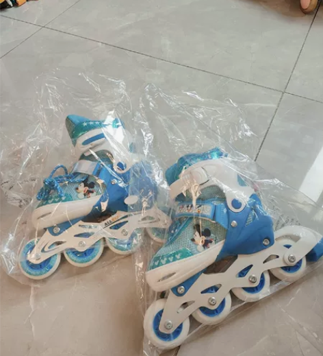 闲置两双滑冰鞋，粉色70元，蓝色50，两双...