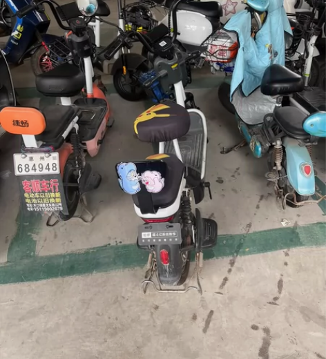 哈啰棒途电动车,原价2400买了几个月,a...