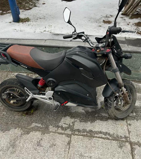 小刀电摩 我一直放学校 一个冬天放坏了 电...