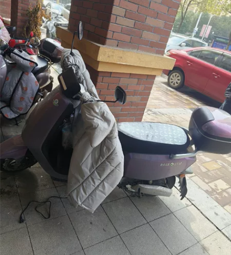 台铃电动踏板摩托车 续航70公里，60V/...
