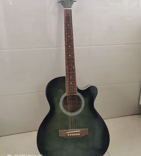 吉他，两根弦有点问题，修一修就可以了，其他...