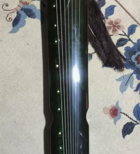 出一把高档精品古琴，霜钟伏羲式杉木古琴，漆...
