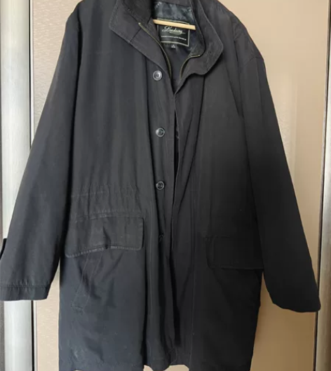 英伦风男士商务休闲款风衣，颜色为黑色，款式...