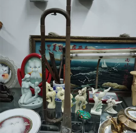 老铜号一对,年龄挺大,老包浆,完整有点小磕...