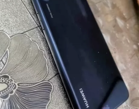 大学生自用华为畅享10e，机身内存：4+1...