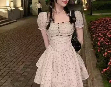 露背蝴蝶结碎花公主风连衣裙女夏季初恋小个子...