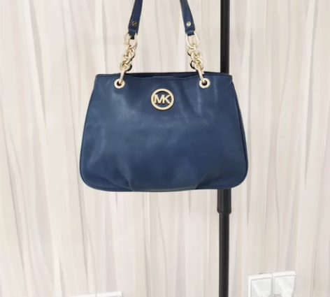 MK基础款 荔枝纹 蓝色 购于德国专柜 全...