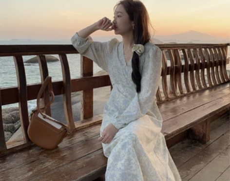 62包邮出～馨帮帮  温柔风高腰V领泡泡袖...