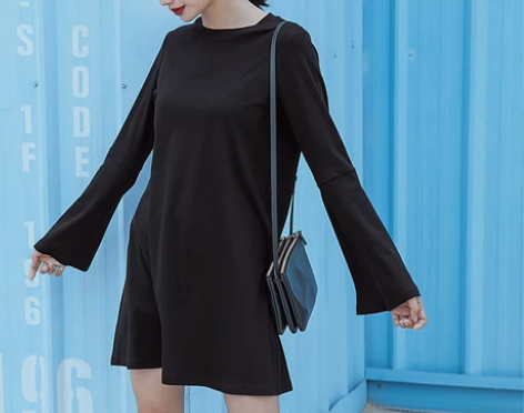 1313 黑色喇叭袖连衣裙 极简风百搭春秋...