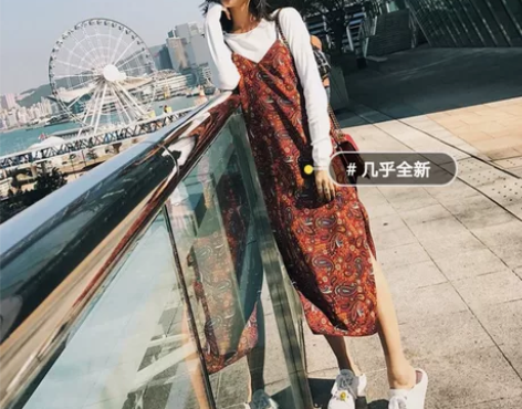 西西小可春新款复古V领吊带连衣裙民族风雪纺...