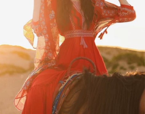 ?拍照红色民族风连衣裙沙漠裙子异域风情服装...