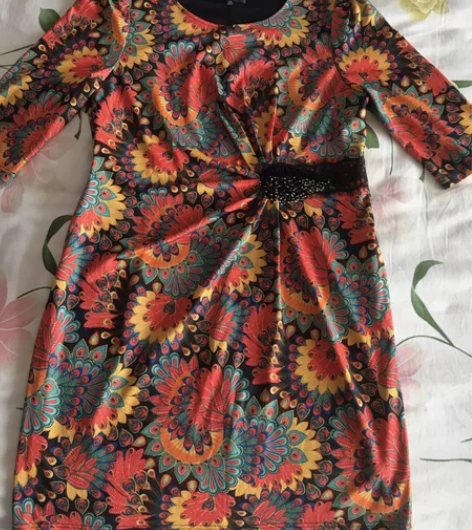 春季七分袖孔雀尾印花中长款连衣裙女圆领收腰...