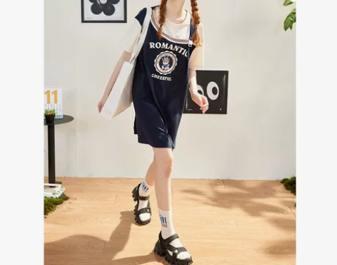 【狂欢价】库恩玛维运动风连衣裙女夏2022...