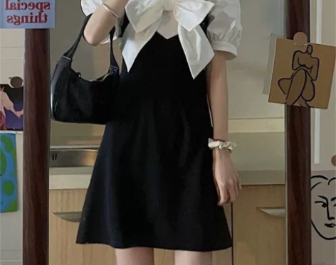 码数私聊。很百搭的一个小黑裙，甜酷，有轻微...